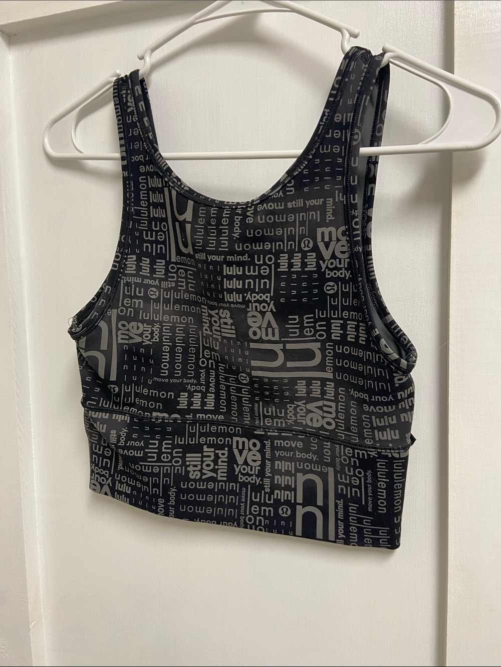 Lululemon sports bra size 6